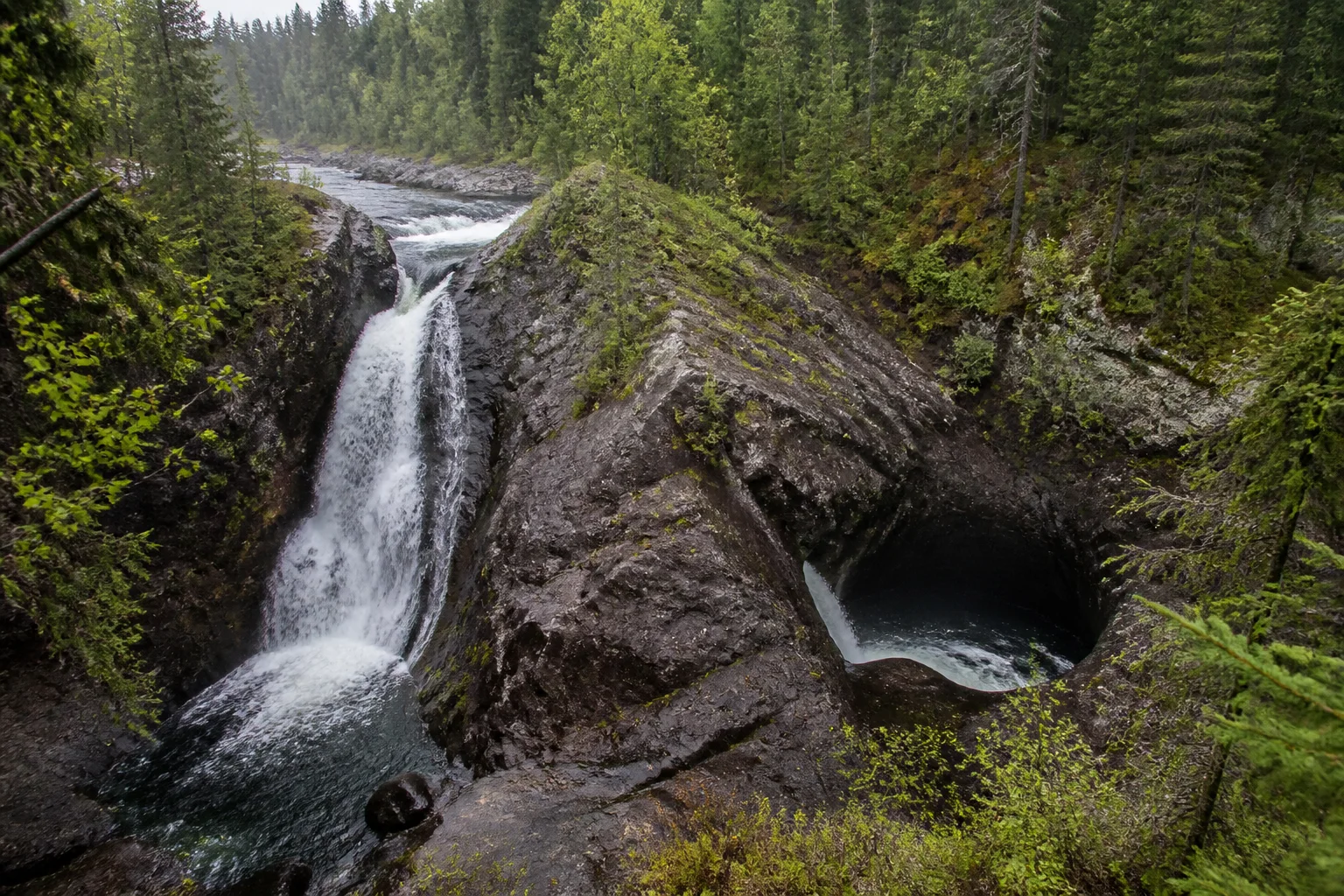 At Minnesota’s Devil’s Kettle, Half a River Vanishes—Then the Numbers Catch Up